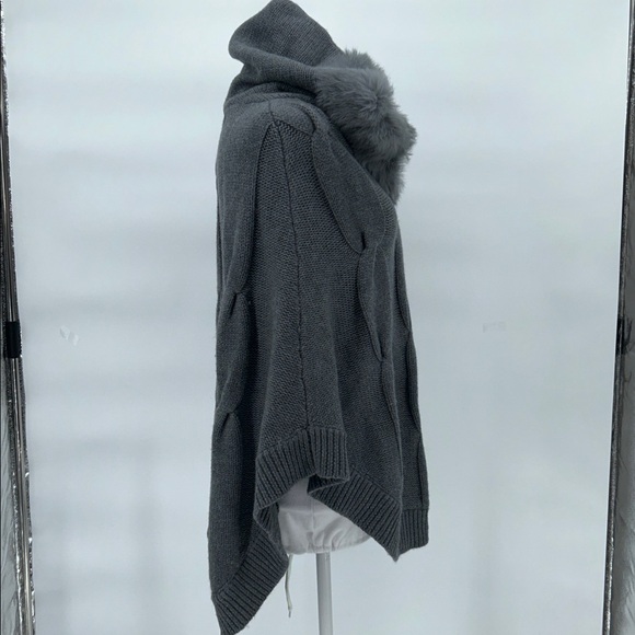 J. McLaughlin Gray Merino Wool Cape Poncho Rabbit Fur Hood M/L - Picture 5 of 12